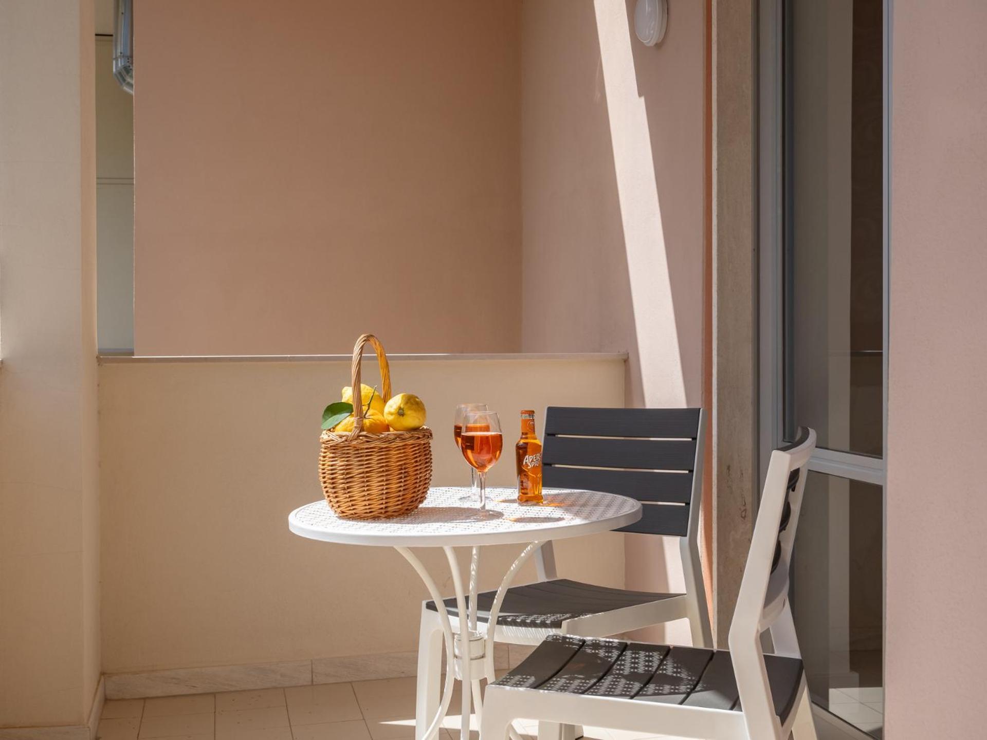 Nonno Angelo - 4 Bedrooms With Free Parking & Seaview Balcony Sorrento Exterior photo